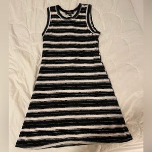 Business casual dress, great for the office! Size S, knee length